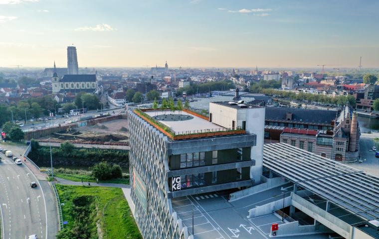 Zicht op het dakterras van parking keerdok