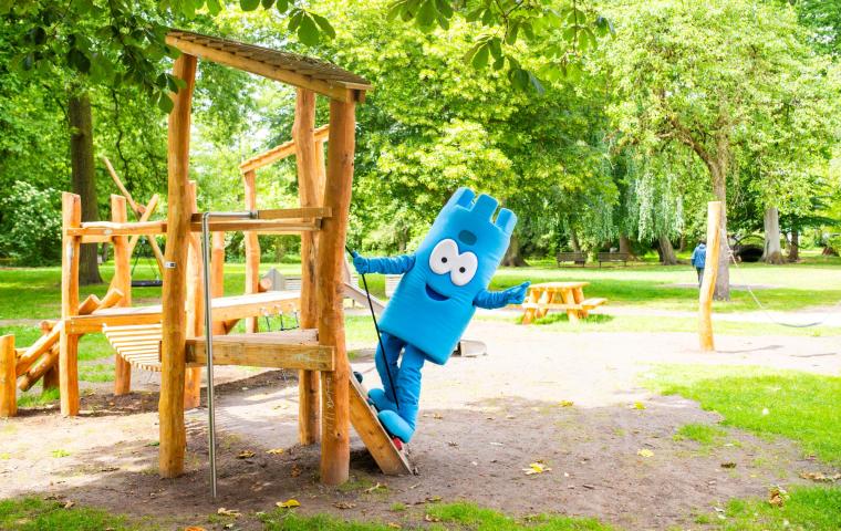 Romy op de speeltuin in Park Papenhof.