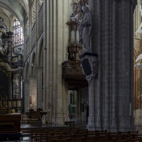 Het kunstwerk MMXXV van Mickey Yang: gevangen vissen op wonderbaarlijke wijze in de netten vermenigvuldigen