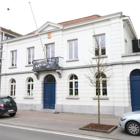 De voorgevel van het dorpshuis in Walem.