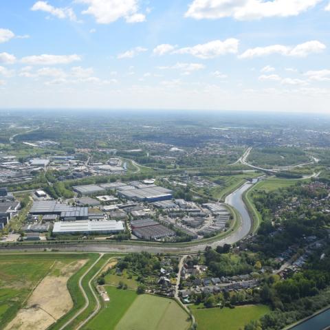 Boven de Dijle liggen Mechelen Noord II en I, van elkaar gescheiden door de E19