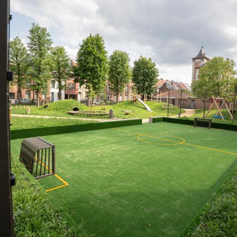 In 2025 werd het speelpleintje in Berkenhof vernieuwd. Dit is het voetbalveld in kunstgras.