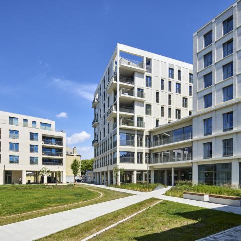 Binnenplein van het ruimere stadsvernieuwingsproject Maarten: gebouwen, groene zone